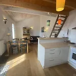 Renovee A Fouras: 2 Ch + Mezzanine, Proche Plage/centre, Jardin Privatif, Equipement Complet - Fr-1-709-64
