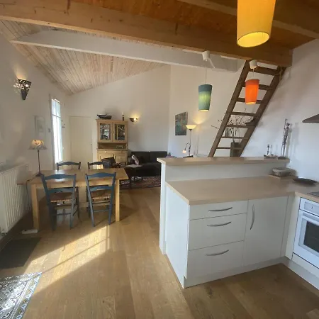 Renovee A Fouras: 2 Ch + Mezzanine, Proche Plage/centre, Jardin Privatif, Equipement Complet - Fr-1-709-64