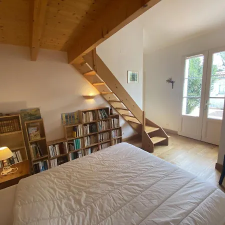 Hébergement de vacances Rénovée à Fouras: 2 Ch + Mezzanine, Proche Plage/centre, Jardin Privatif, équipement Complet - Fr-1-709-64