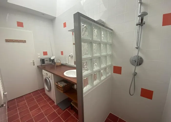 Hébergement de vacances Rénovée à Fouras: 2 Ch + Mezzanine, Proche Plage/centre, Jardin Privatif, équipement Complet - Fr-1-709-64 Fouras