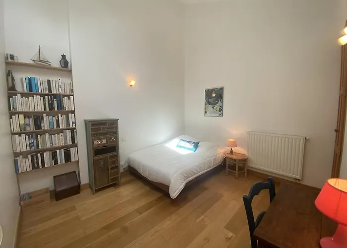 Rénovée à Fouras: 2 Ch + Mezzanine, Proche Plage/centre, Jardin Privatif, équipement Complet - Fr-1-709-64 * Fouras