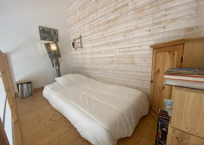 Rénovée à Fouras: 2 Ch + Mezzanine, Proche Plage/centre, Jardin Privatif, équipement Complet - Fr-1-709-64 *