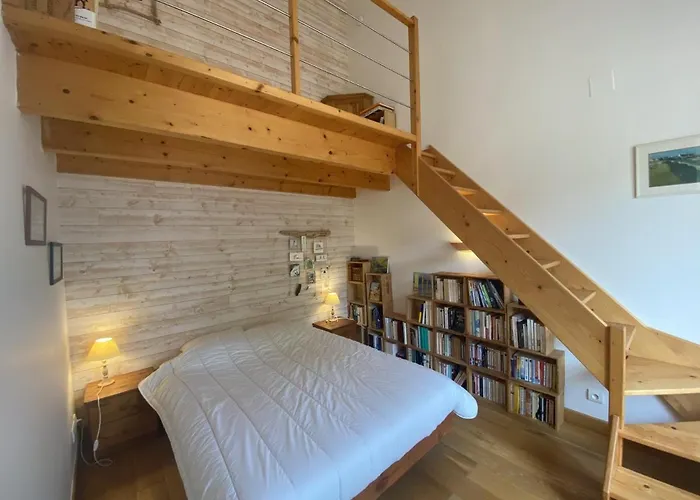 Hébergement de vacances Rénovée à Fouras: 2 Ch + Mezzanine, Proche Plage/centre, Jardin Privatif, équipement Complet - Fr-1-709-64