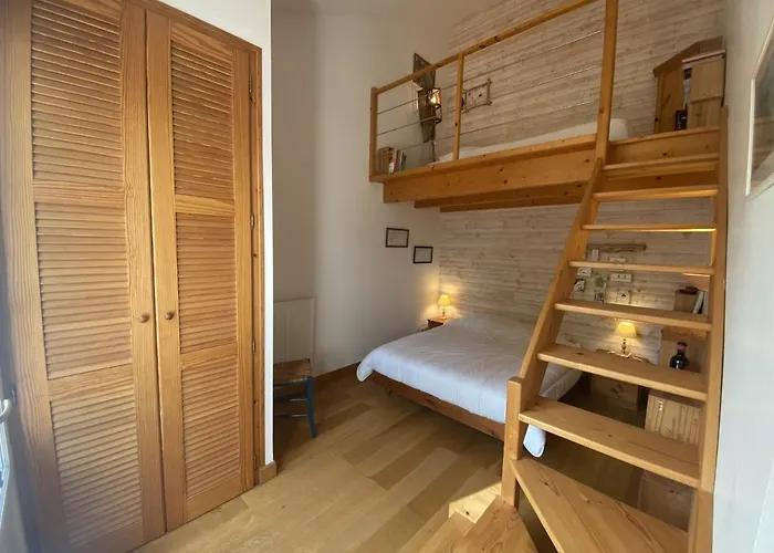 Rénovée à Fouras: 2 Ch + Mezzanine, Proche Plage/centre, Jardin Privatif, équipement Complet - Fr-1-709-64 * Fouras