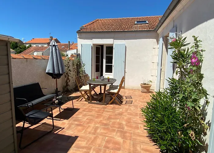 Rénovée à Fouras: 2 Ch + Mezzanine, Proche Plage/centre, Jardin Privatif, équipement Complet - Fr-1-709-64 Hébergement de vacances